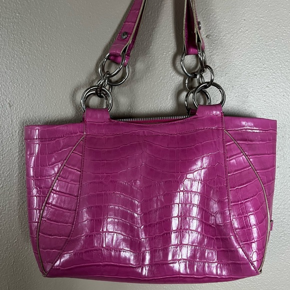 Stylish Daisy Fuentes pink croc embossed women’s handbag. - Picture 2 of 3